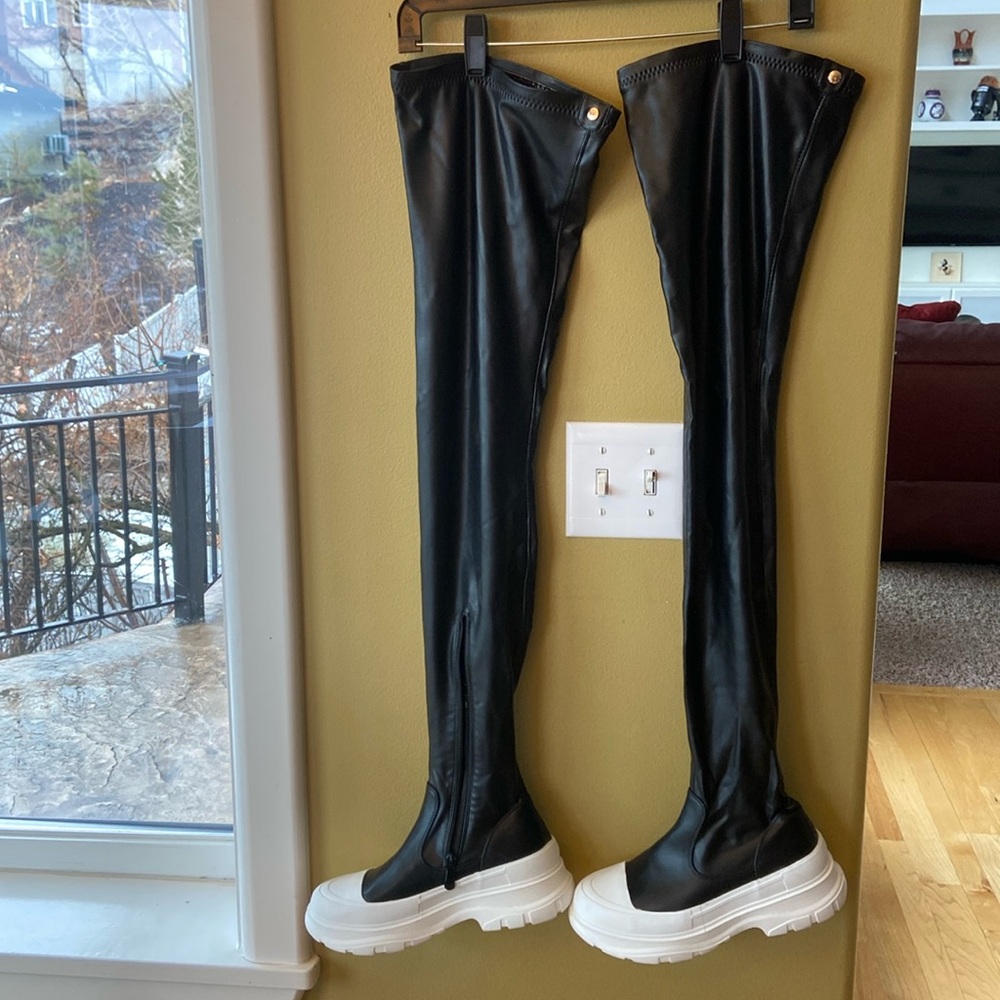 NWT AZALEA WANG WOMEN’S LONG BOOT. PRICE IS FIRM